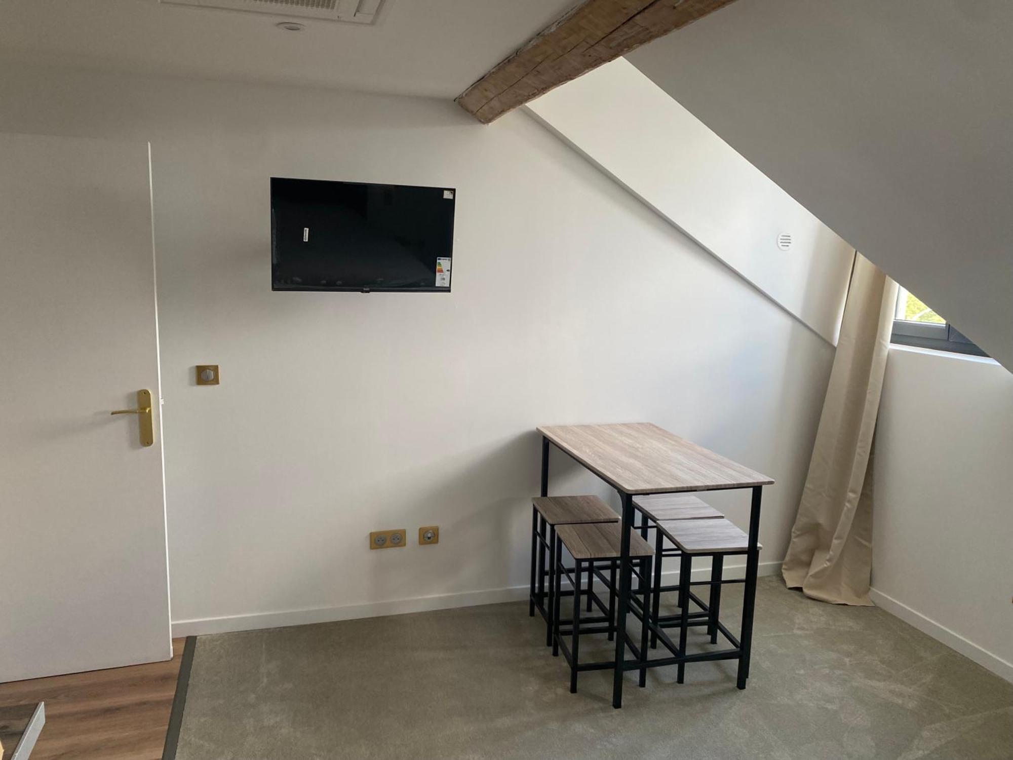 Parmain Hdg Hotel Gare De L'Isle Adam Appart'S Hotel المظهر الخارجي الصورة