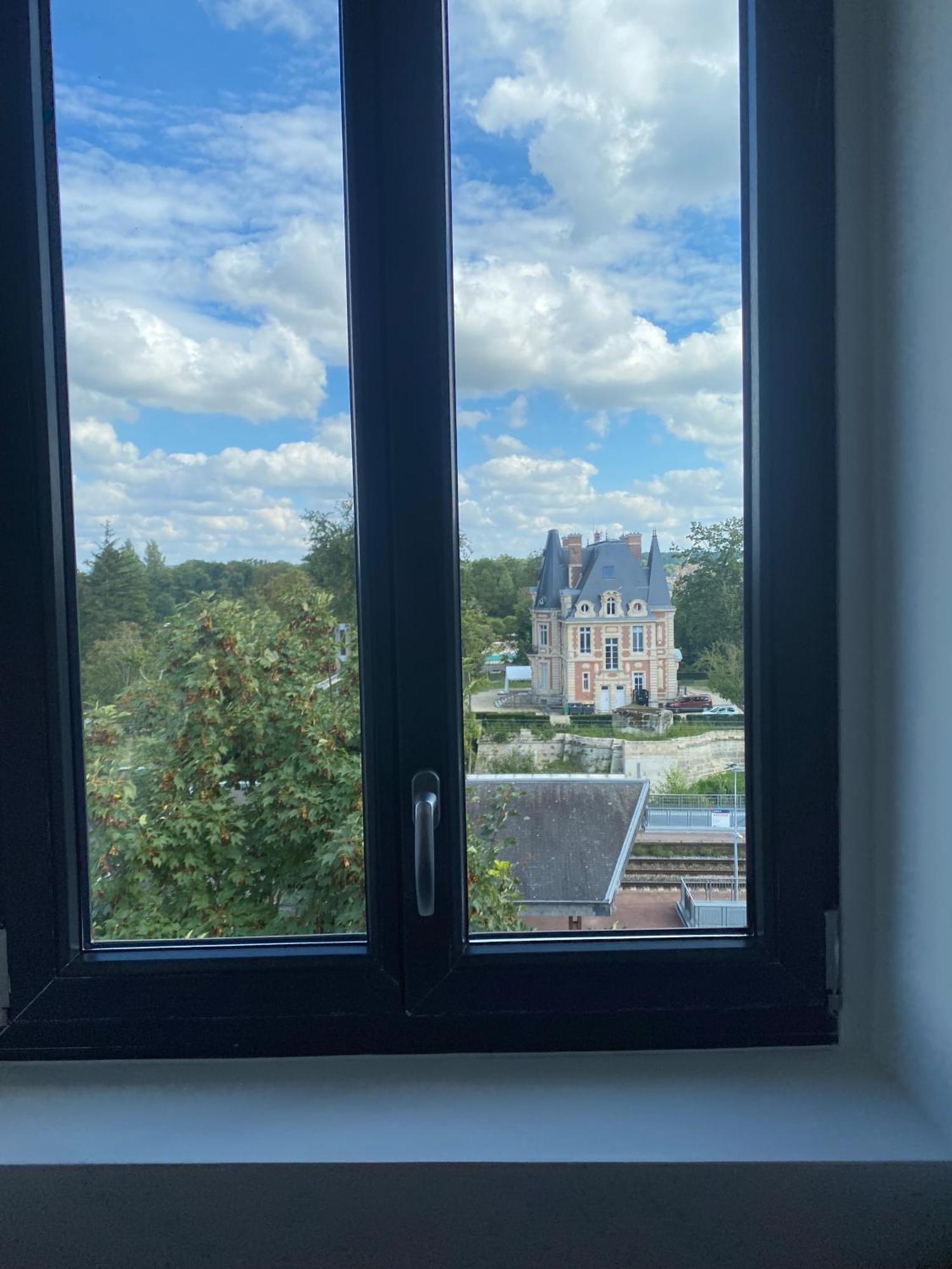 Parmain Hdg Hotel Gare De L'Isle Adam Appart'S Hotel المظهر الخارجي الصورة
