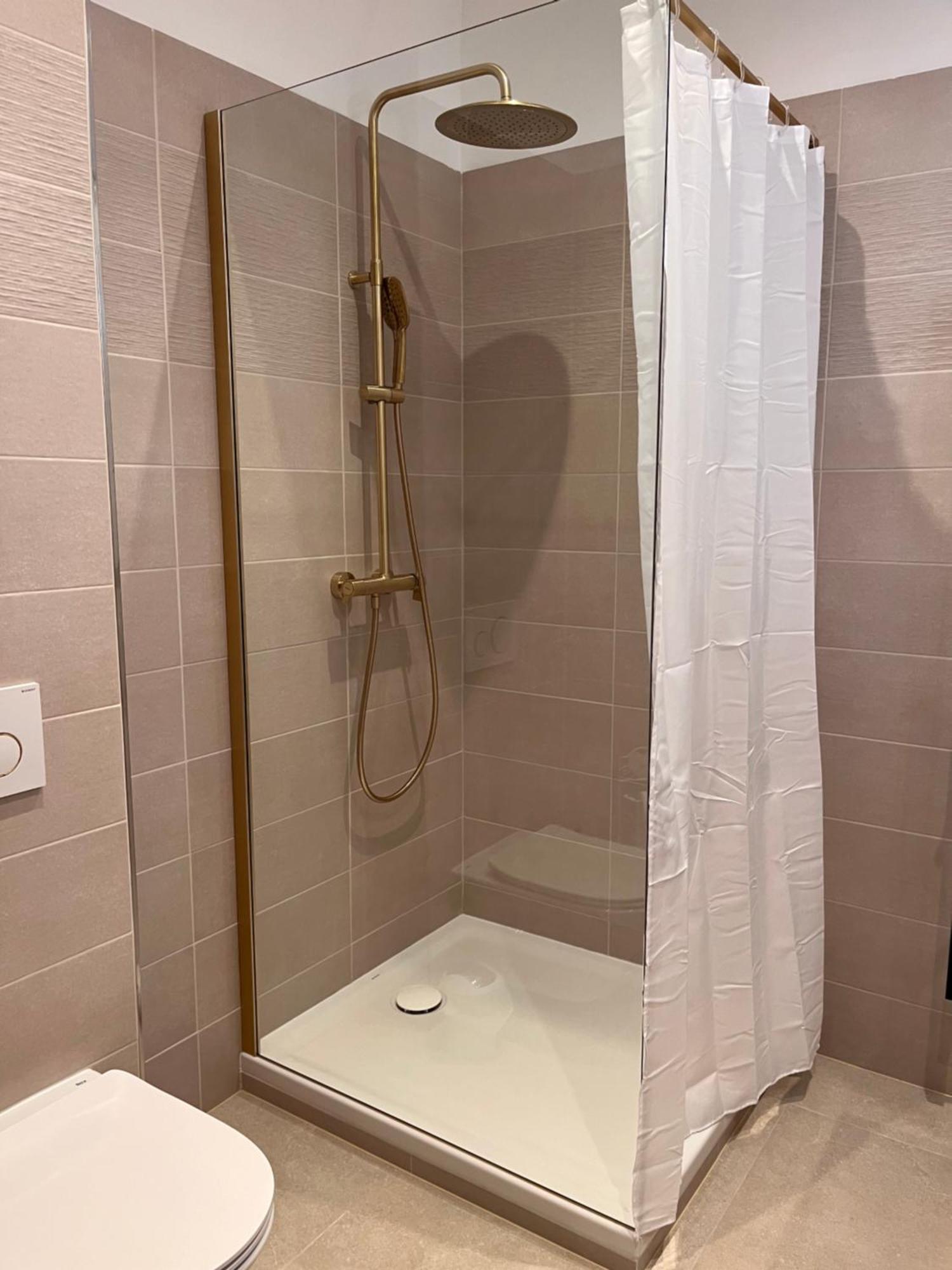 Parmain Hdg Hotel Gare De L'Isle Adam Appart'S Hotel المظهر الخارجي الصورة